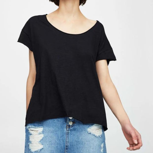 Basic T-shirt with piped seams